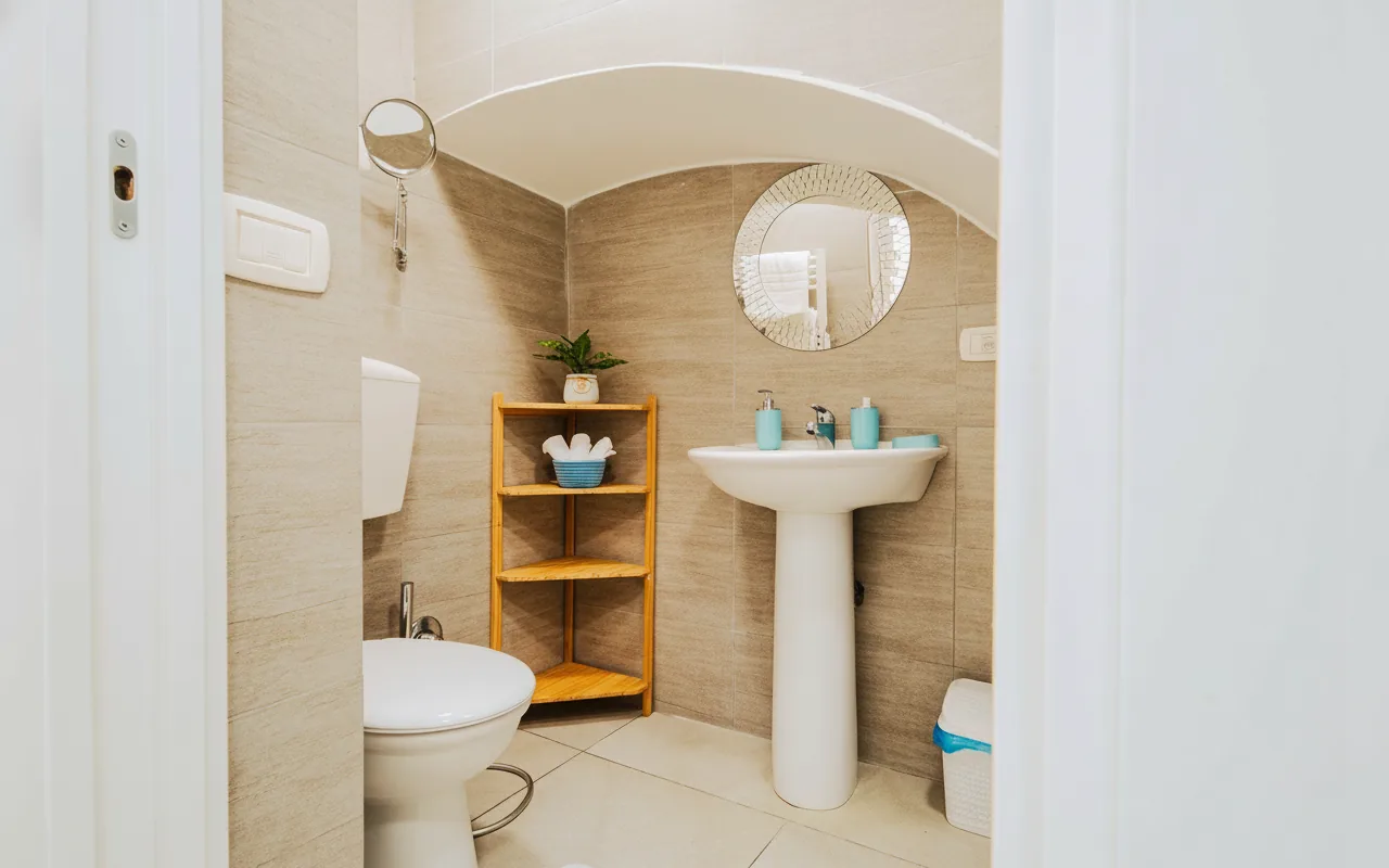 Camera con bagno privato — Ricomincio da 3, Napoli (Campania) (foto 13)